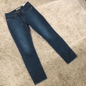 Women’s shaping skinny Levi jeans